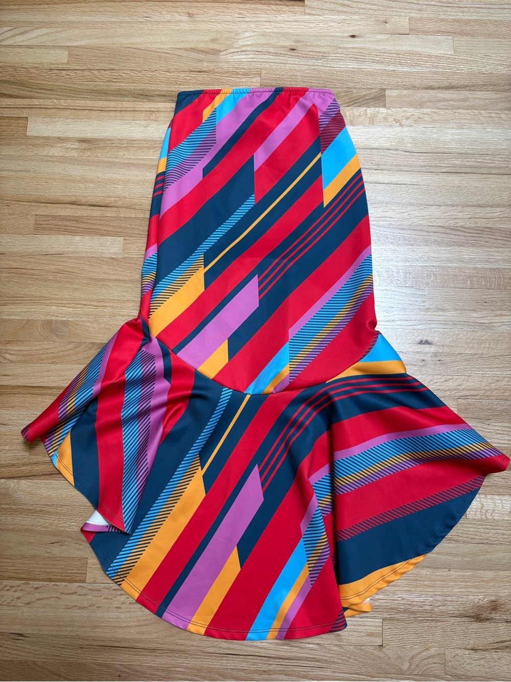 colorful geometric skirt features flowing asymmetrical ruffled hemline- size S - Picture 2 of 6